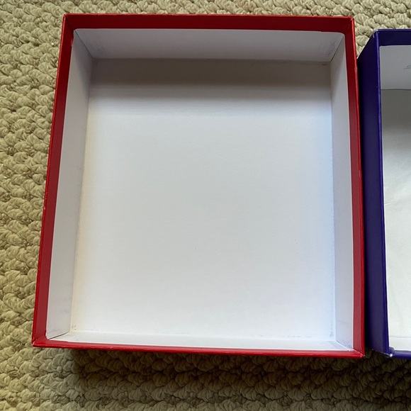 L’Occitane Medium Size Red and Blue Gift Box With Tissue Paper Limited Edition - Picture 5 of 5